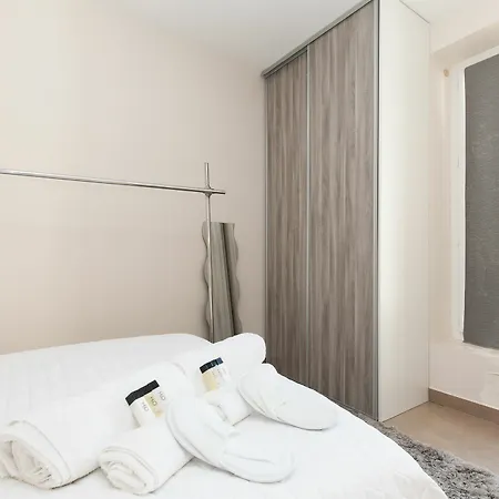 Le Charme Yhoost Apartment
